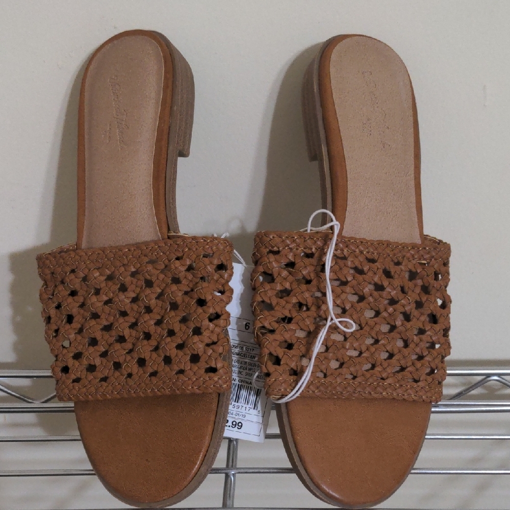 Universal Thread Tan Woven Slide Sandals